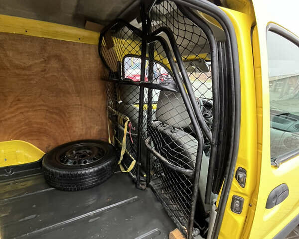 Желтый Рено Кенгу, объемом двигателя 1.87 л и пробегом 403 тыс. км за 3000 $, фото 13 на Automoto.ua