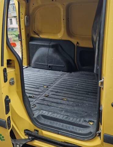 Желтый Рено Кенгу, объемом двигателя 1.46 л и пробегом 100 тыс. км за 5000 $, фото 2 на Automoto.ua