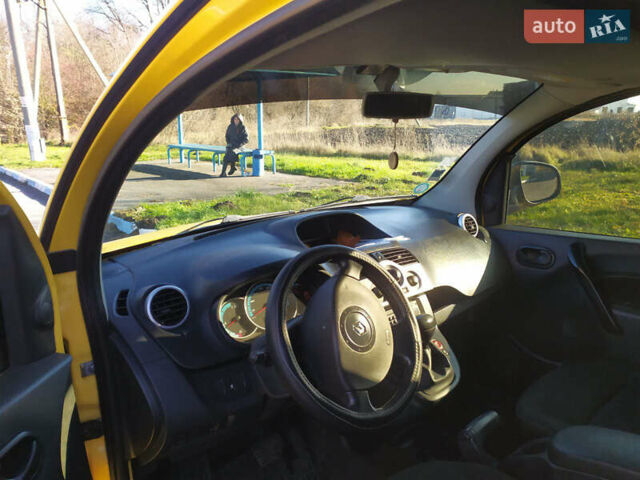 Желтый Рено Кенгу, объемом двигателя 0 л и пробегом 111 тыс. км за 5500 $, фото 4 на Automoto.ua
