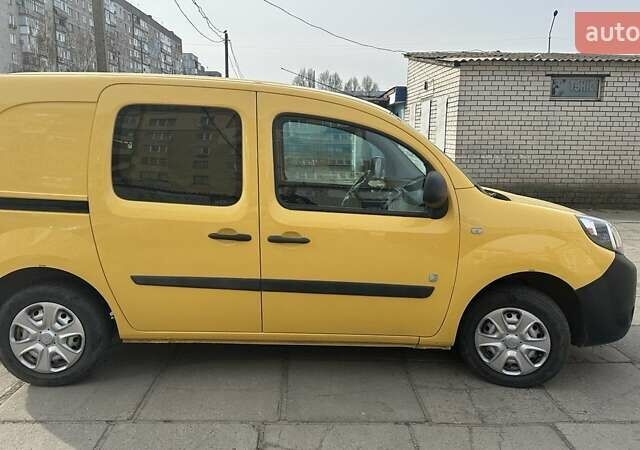 Желтый Рено Кенгу, объемом двигателя 0 л и пробегом 86 тыс. км за 7000 $, фото 1 на Automoto.ua