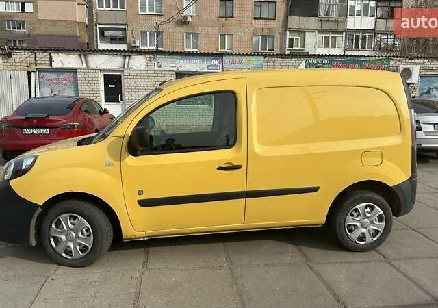 Желтый Рено Кенгу, объемом двигателя 0 л и пробегом 86 тыс. км за 7000 $, фото 3 на Automoto.ua