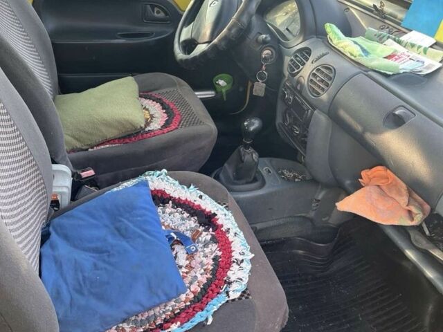 Желтый Рено Кенгу, объемом двигателя 1.9 л и пробегом 299 тыс. км за 1999 $, фото 4 на Automoto.ua