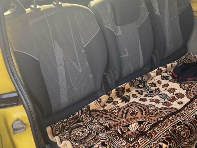 Желтый Рено Кенгу, объемом двигателя 1.9 л и пробегом 299 тыс. км за 1999 $, фото 2 на Automoto.ua