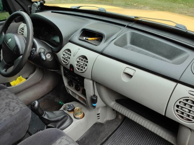 Желтый Рено Кенгу, объемом двигателя 1.5 л и пробегом 204 тыс. км за 4500 $, фото 4 на Automoto.ua