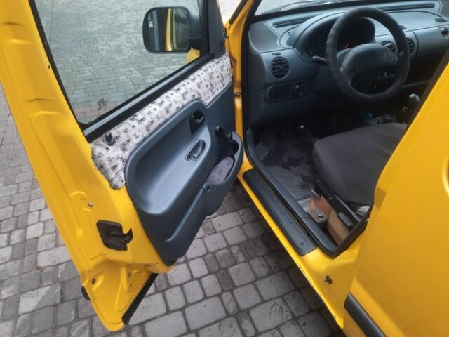 Желтый Рено Кенгу, объемом двигателя 1.9 л и пробегом 216 тыс. км за 3250 $, фото 16 на Automoto.ua