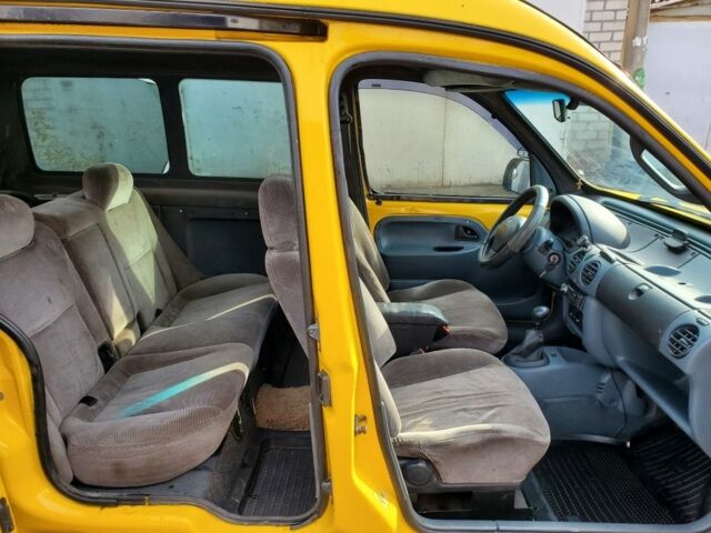 Желтый Рено Кенгу, объемом двигателя 1.9 л и пробегом 300 тыс. км за 2500 $, фото 4 на Automoto.ua