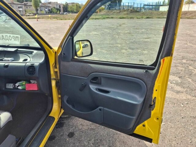 Жовтий Рено Кєнгу, об'ємом двигуна 1.9 л та пробігом 220 тис. км за 2000 $, фото 8 на Automoto.ua