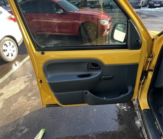 Жовтий Рено Кєнгу, об'ємом двигуна 1.9 л та пробігом 245 тис. км за 2500 $, фото 4 на Automoto.ua