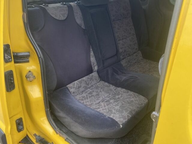 Желтый Рено Кенгу, объемом двигателя 1.5 л и пробегом 320 тыс. км за 3399 $, фото 15 на Automoto.ua