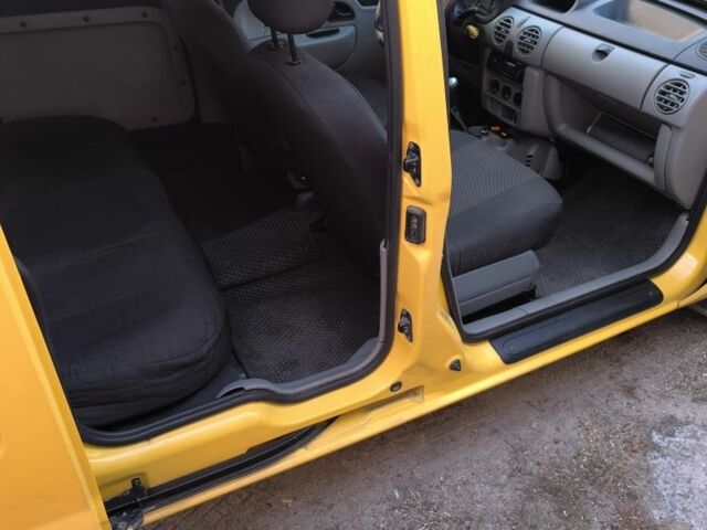 Желтый Рено Кенгу, объемом двигателя 1.5 л и пробегом 320 тыс. км за 4400 $, фото 11 на Automoto.ua