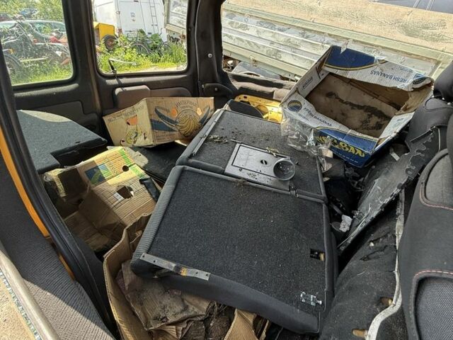 Жовтий Рено Кєнгу, об'ємом двигуна 1.5 л та пробігом 160 тис. км за 1000 $, фото 7 на Automoto.ua