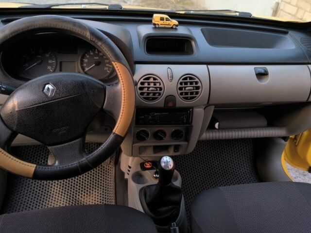 Желтый Рено Кенгу, объемом двигателя 1.5 л и пробегом 320 тыс. км за 4400 $, фото 16 на Automoto.ua