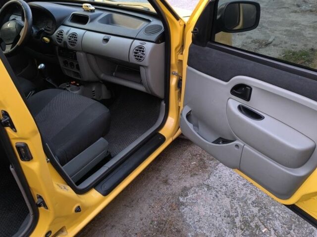 Желтый Рено Кенгу, объемом двигателя 1.5 л и пробегом 320 тыс. км за 4400 $, фото 10 на Automoto.ua