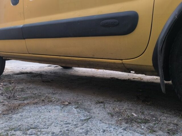 Желтый Рено Кенгу, объемом двигателя 1.5 л и пробегом 320 тыс. км за 4400 $, фото 4 на Automoto.ua