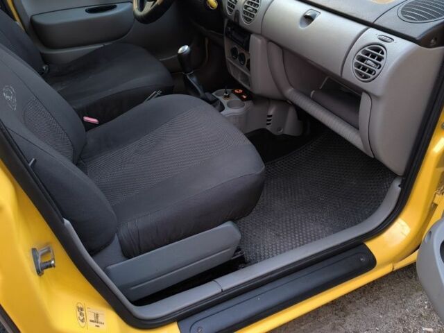 Желтый Рено Кенгу, объемом двигателя 1.5 л и пробегом 320 тыс. км за 4400 $, фото 9 на Automoto.ua