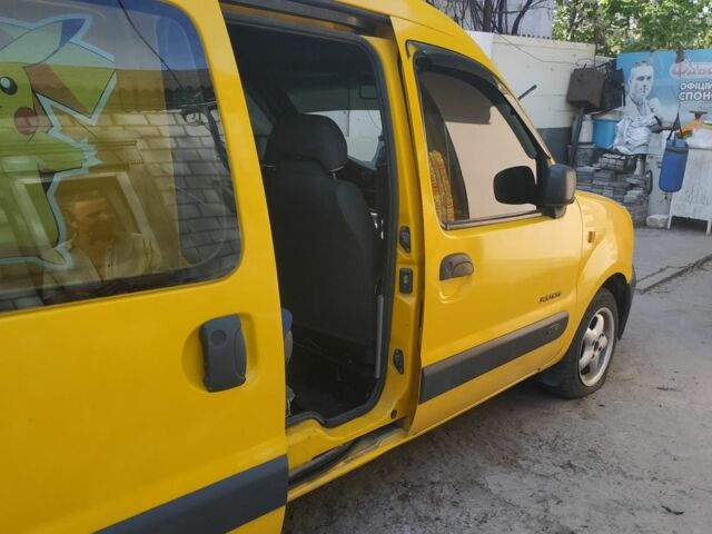 Желтый Рено Кенгу, объемом двигателя 0 л и пробегом 100 тыс. км за 2000 $, фото 1 на Automoto.ua