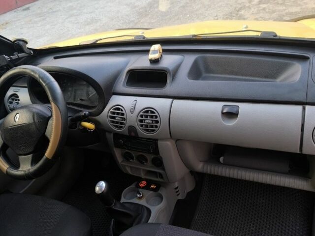 Желтый Рено Кенгу, объемом двигателя 1.5 л и пробегом 320 тыс. км за 4400 $, фото 5 на Automoto.ua