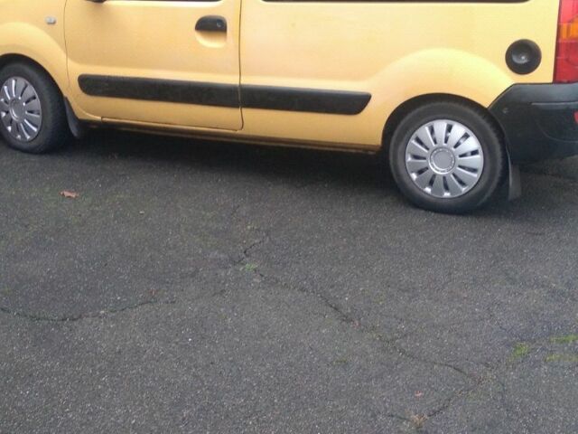 Желтый Рено Кенгу, объемом двигателя 1.5 л и пробегом 220 тыс. км за 3200 $, фото 2 на Automoto.ua