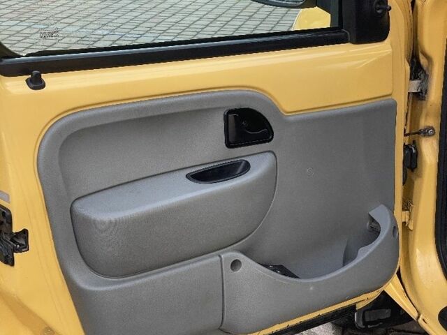 Жовтий Рено Кєнгу, об'ємом двигуна 1.5 л та пробігом 185 тис. км за 3600 $, фото 9 на Automoto.ua