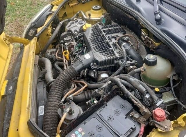 Желтый Рено Кенгу, объемом двигателя 1.5 л и пробегом 240 тыс. км за 4900 $, фото 14 на Automoto.ua