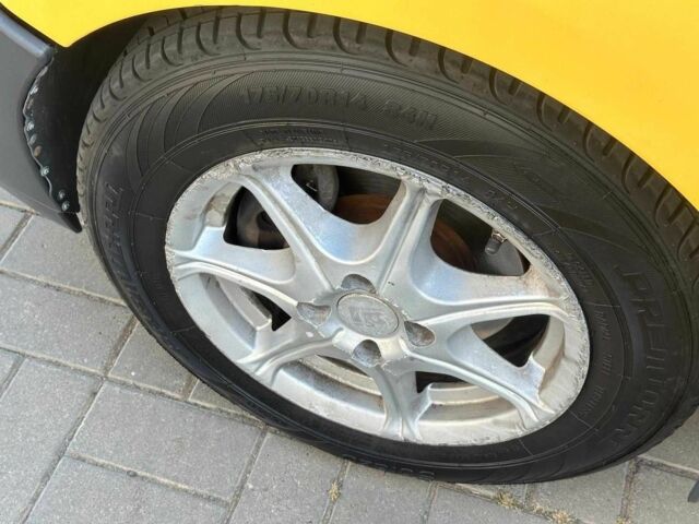 Желтый Рено Кенгу, объемом двигателя 1.5 л и пробегом 260 тыс. км за 4580 $, фото 3 на Automoto.ua