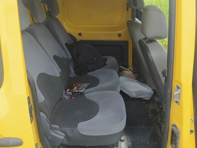 Желтый Рено Кенгу, объемом двигателя 0 л и пробегом 128 тыс. км за 4900 $, фото 6 на Automoto.ua