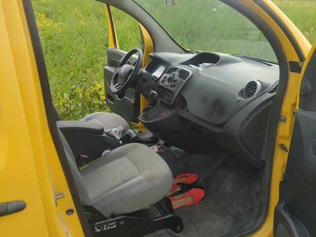 Желтый Рено Кенгу, объемом двигателя 0 л и пробегом 128 тыс. км за 4900 $, фото 5 на Automoto.ua