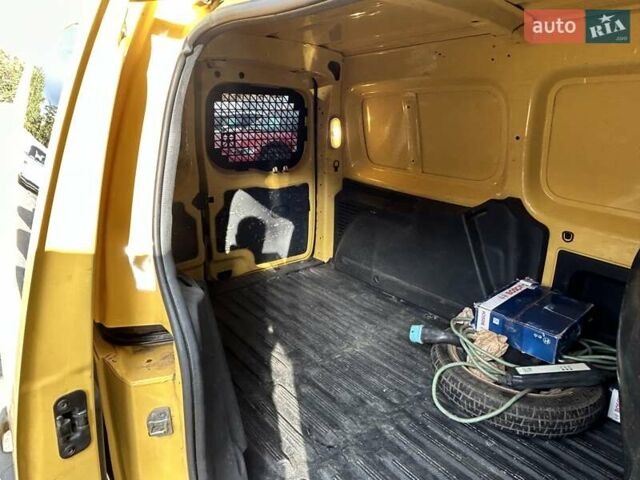 Желтый Рено Кенгу, объемом двигателя 0 л и пробегом 134 тыс. км за 8900 $, фото 6 на Automoto.ua