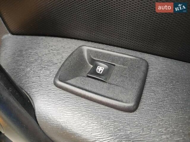 Желтый Рено Кенгу, объемом двигателя 0 л и пробегом 97 тыс. км за 6899 $, фото 33 на Automoto.ua