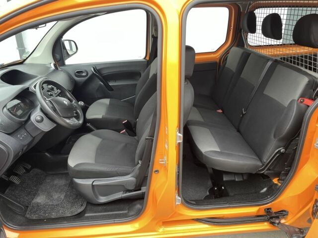 Желтый Рено Кенгу, объемом двигателя 1.5 л и пробегом 291 тыс. км за 10990 $, фото 11 на Automoto.ua