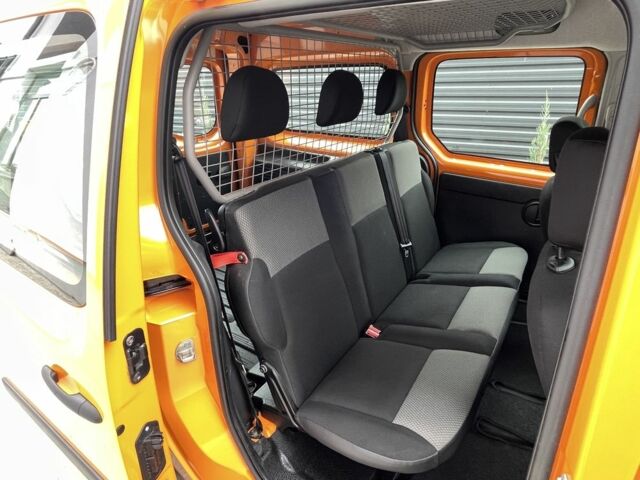 Желтый Рено Кенгу, объемом двигателя 1.5 л и пробегом 291 тыс. км за 10990 $, фото 18 на Automoto.ua