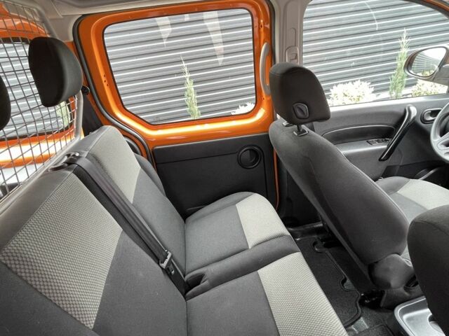 Желтый Рено Кенгу, объемом двигателя 1.5 л и пробегом 291 тыс. км за 10990 $, фото 17 на Automoto.ua