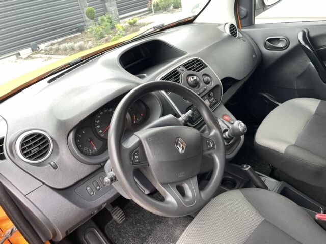 Желтый Рено Кенгу, объемом двигателя 1.5 л и пробегом 291 тыс. км за 10990 $, фото 8 на Automoto.ua