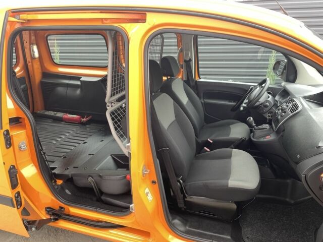 Желтый Рено Кенгу, объемом двигателя 1.5 л и пробегом 291 тыс. км за 10990 $, фото 22 на Automoto.ua