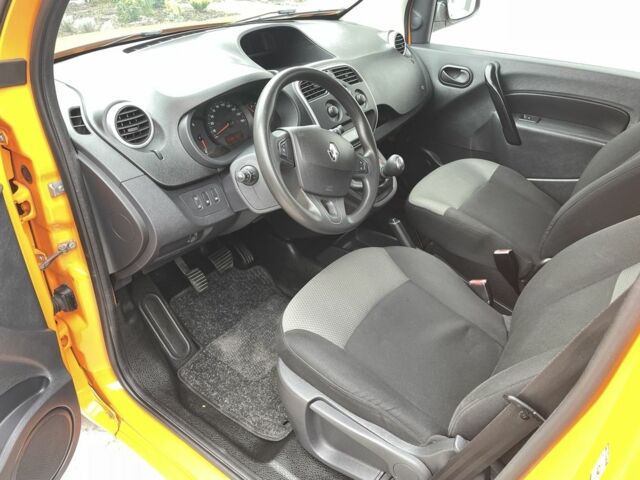 Желтый Рено Кенгу, объемом двигателя 1.5 л и пробегом 291 тыс. км за 10990 $, фото 9 на Automoto.ua