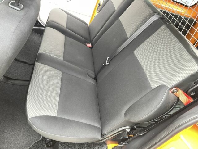 Желтый Рено Кенгу, объемом двигателя 1.5 л и пробегом 291 тыс. км за 10990 $, фото 16 на Automoto.ua