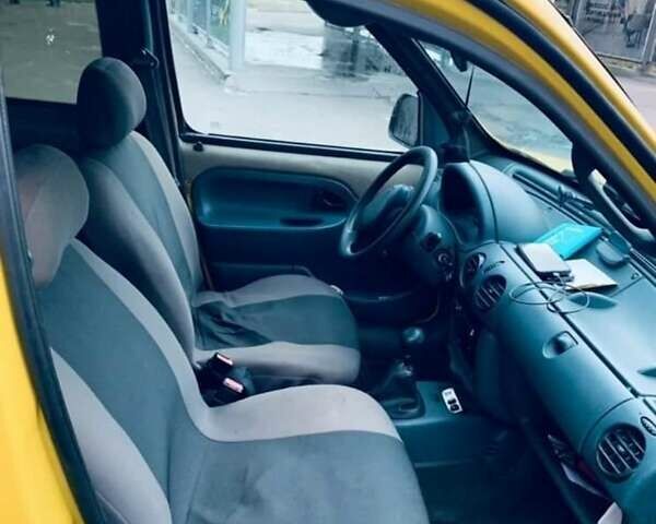 Желтый Рено Кенгу, объемом двигателя 1.1 л и пробегом 300 тыс. км за 2800 $, фото 3 на Automoto.ua
