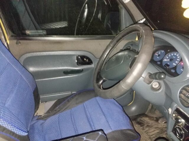 Желтый Рено Кенгу, объемом двигателя 1.2 л и пробегом 250 тыс. км за 2142 $, фото 3 на Automoto.ua