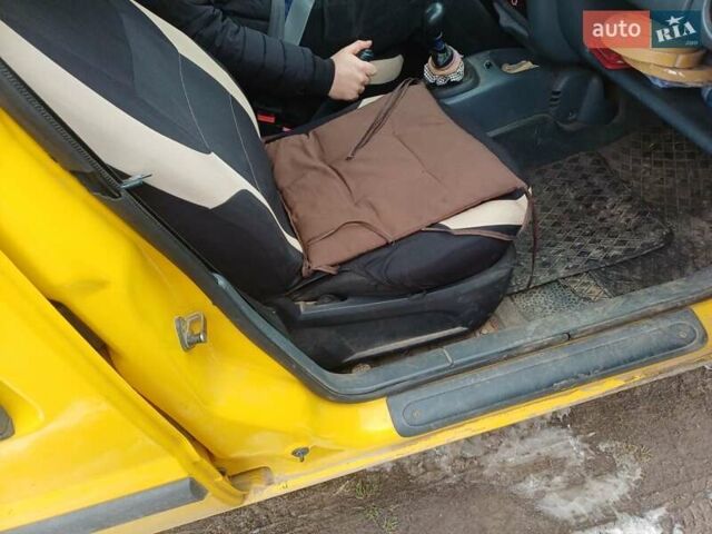 Желтый Рено Кенгу, объемом двигателя 1.9 л и пробегом 189 тыс. км за 3500 $, фото 5 на Automoto.ua