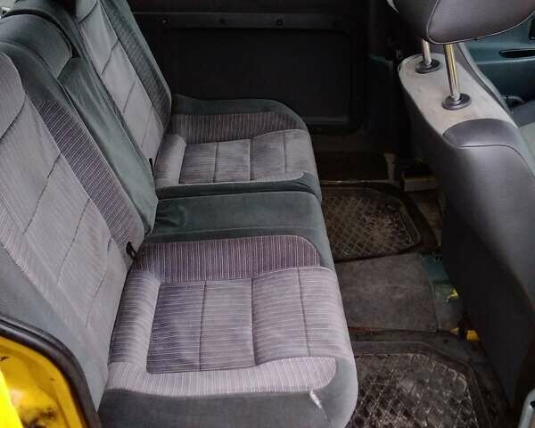 Желтый Рено Кенгу, объемом двигателя 1.9 л и пробегом 167 тыс. км за 3600 $, фото 5 на Automoto.ua