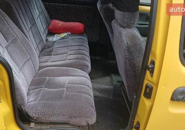 Желтый Рено Кенгу, объемом двигателя 1.87 л и пробегом 265 тыс. км за 3000 $, фото 6 на Automoto.ua