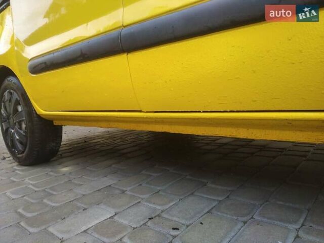 Желтый Рено Кенгу, объемом двигателя 1.9 л и пробегом 270 тыс. км за 3200 $, фото 3 на Automoto.ua