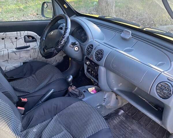 Желтый Рено Кенгу, объемом двигателя 1.9 л и пробегом 280 тыс. км за 3300 $, фото 8 на Automoto.ua