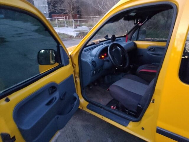 Желтый Рено Кенгу, объемом двигателя 1.9 л и пробегом 328 тыс. км за 3000 $, фото 4 на Automoto.ua