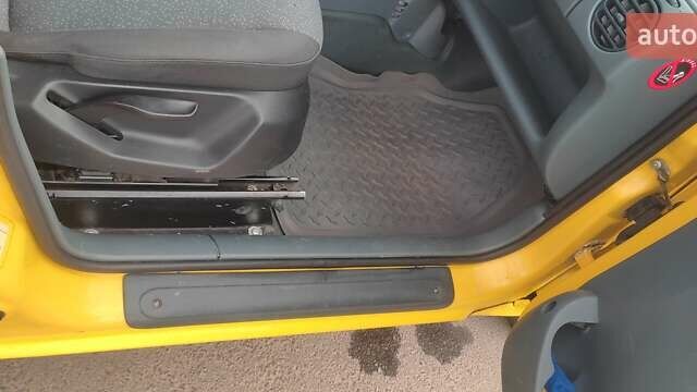 Желтый Рено Кенгу, объемом двигателя 1.9 л и пробегом 333 тыс. км за 3100 $, фото 16 на Automoto.ua