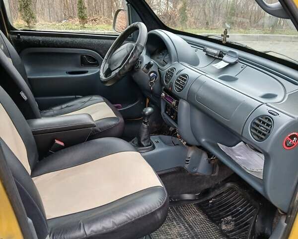 Желтый Рено Кенгу, объемом двигателя 1.9 л и пробегом 285 тыс. км за 2250 $, фото 5 на Automoto.ua