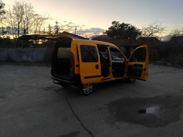 Желтый Рено Кенгу, объемом двигателя 1.9 л и пробегом 328 тыс. км за 3000 $, фото 9 на Automoto.ua