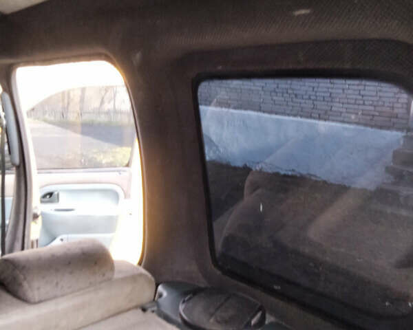 Желтый Рено Кенгу, объемом двигателя 1.87 л и пробегом 382 тыс. км за 2350 $, фото 9 на Automoto.ua