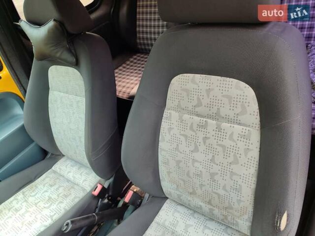 Желтый Рено Кенгу, объемом двигателя 1.87 л и пробегом 200 тыс. км за 2600 $, фото 6 на Automoto.ua