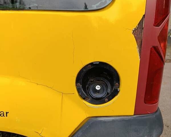 Желтый Рено Кенгу, объемом двигателя 1.9 л и пробегом 229 тыс. км за 3200 $, фото 11 на Automoto.ua